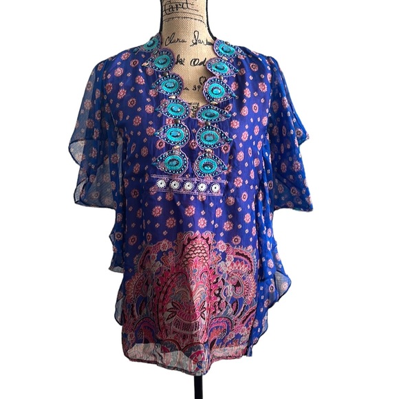 Meghan Fabulous Tops - Meghan Fabulous Gently used Excellent Condition Size M
Bright Color’s
27A